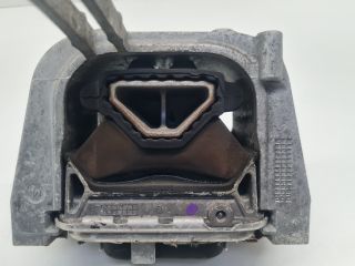 bontott VW GOLF VII Motor Tartó Bak (Fém)