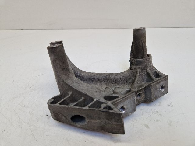 bontott VW GOLF VII Motor Tartó Bak (Fém)