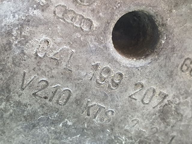 bontott VW GOLF VII Motor Tartó Bak (Fém)