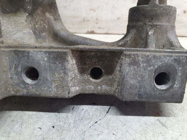 bontott VW GOLF VII Motor Tartó Bak (Fém)