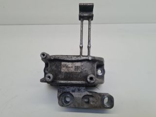 bontott VW GOLF VII Motor Tartó Bak Jobb