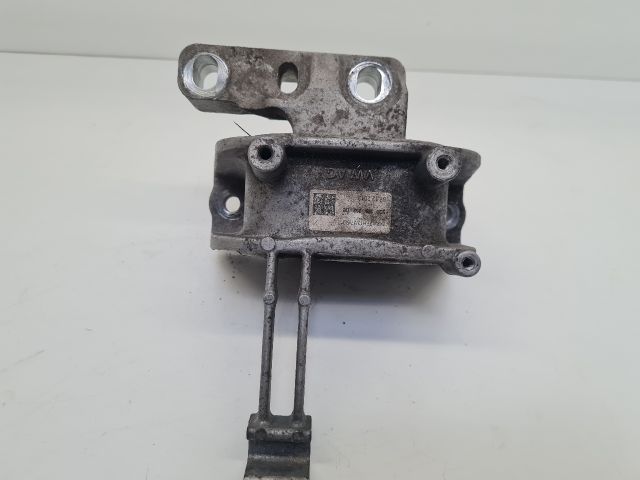 bontott VW GOLF VII Motor Tartó Bak Jobb