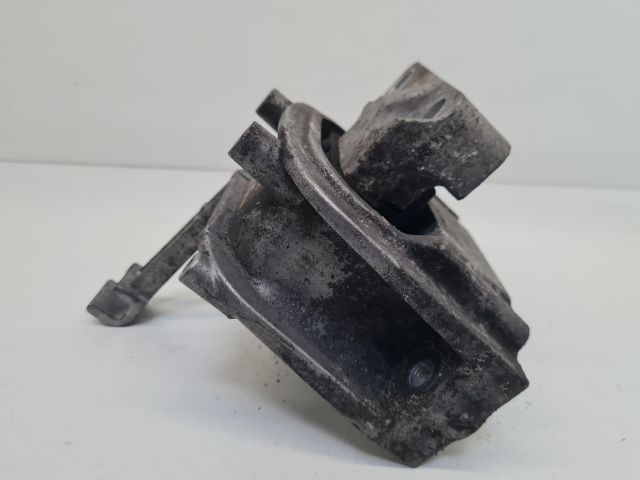 bontott VW GOLF VII Motor Tartó Bak Jobb