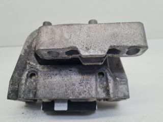 bontott VW GOLF VII Motor Tartó Bak Jobb