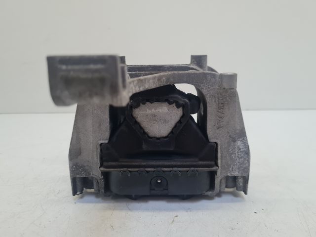 bontott VW GOLF VII Motor Tartó Bak Jobb