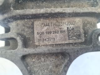 bontott VW GOLF VII Motor Tartó Bak Jobb