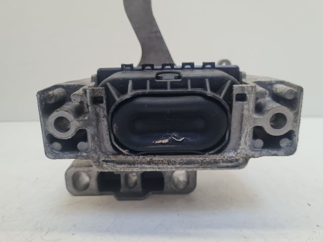 bontott VW GOLF VII Motor Tartó Bak Jobb