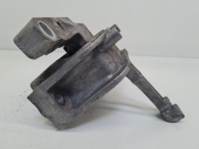 bontott VW GOLF VII Motor Tartó Bak Jobb