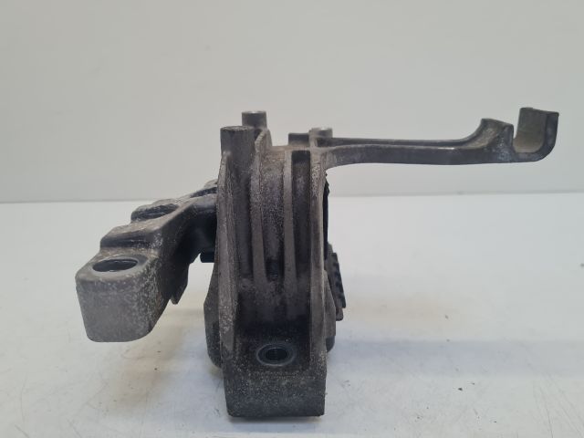 bontott VW GOLF VII Motor Tartó Bak Jobb