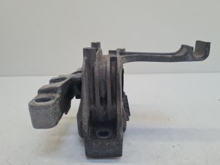 bontott VW GOLF VII Motor Tartó Bak Jobb