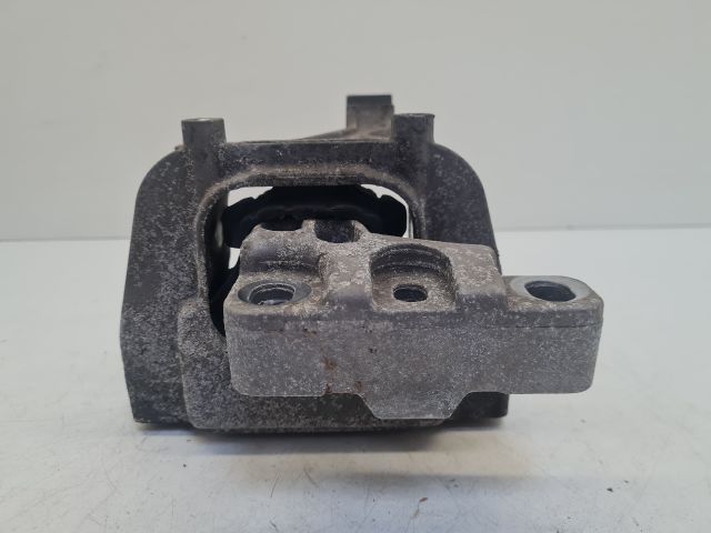 bontott VW GOLF VII Motor Tartó Bak Jobb