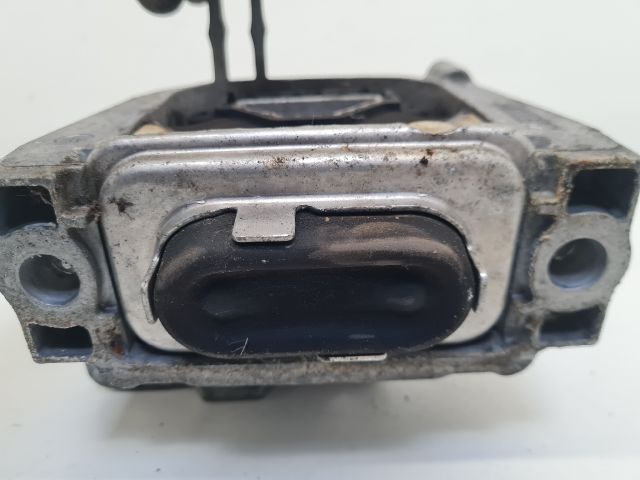 bontott VW GOLF VII Motor Tartó Bak Jobb