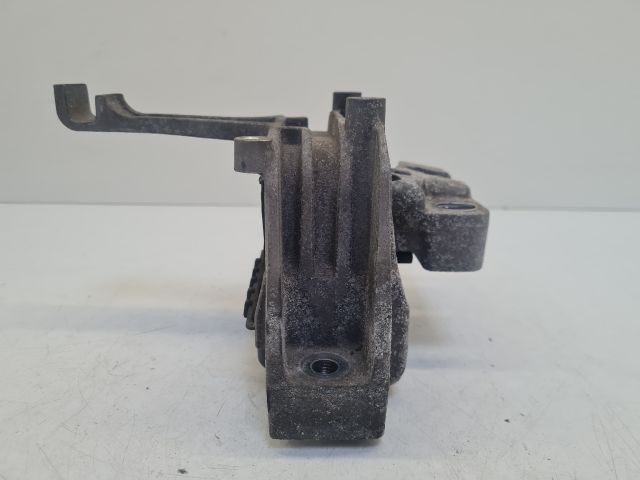 bontott VW GOLF VII Motor Tartó Bak Jobb