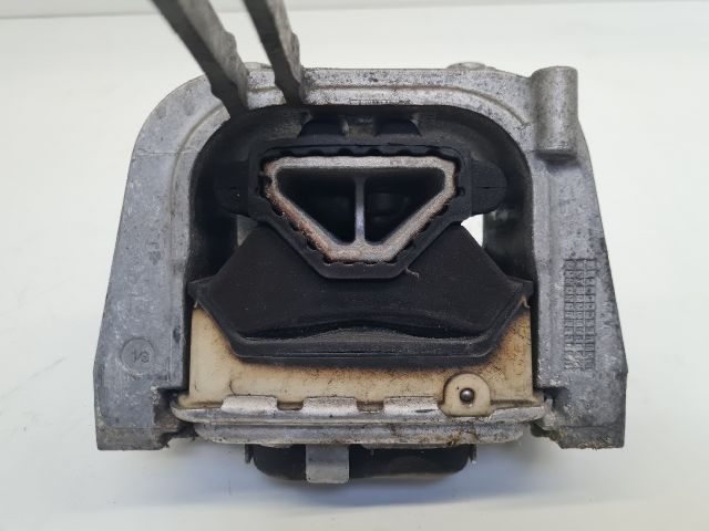 bontott VW GOLF VII Motor Tartó Bak Jobb