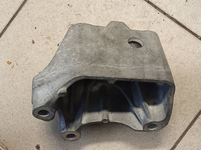 bontott VW GOLF VII Motor Tartó Bak (Pozíciófüggetlen)