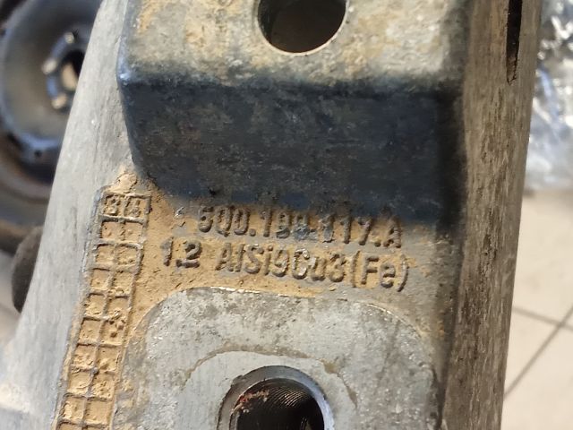 bontott VW GOLF VII Motor Tartó Bak (Pozíciófüggetlen)