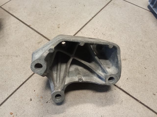 bontott VW GOLF VII Motor Tartó Bak (Pozíciófüggetlen)