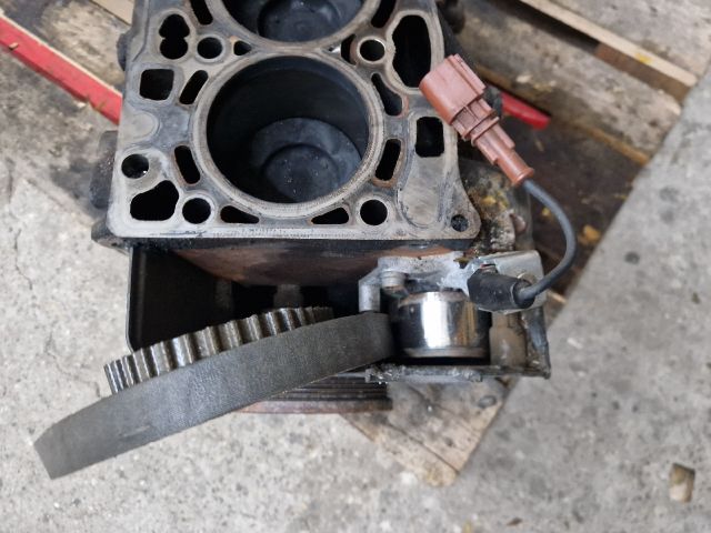 bontott VW GOLF VII Motorblokk (Fűzött)