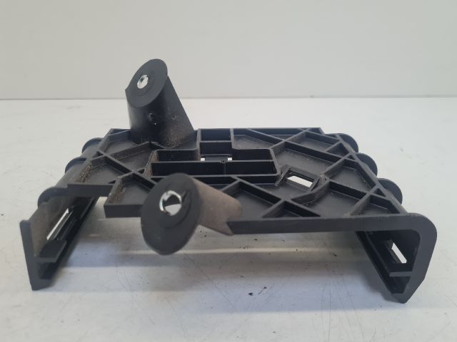 bontott VW GOLF VII Motorvezérlő Tartó