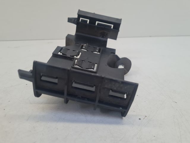 bontott VW GOLF VII Motorvezérlő Tartó