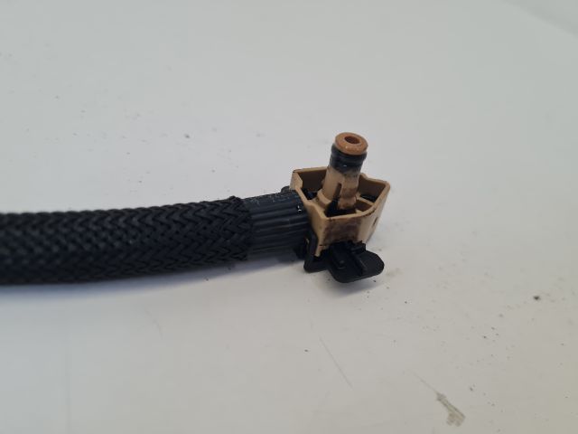 bontott VW GOLF VII Résolajcső