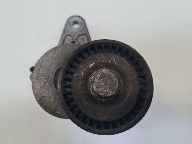 bontott VW GOLF VII Szíjfeszítő Görgő