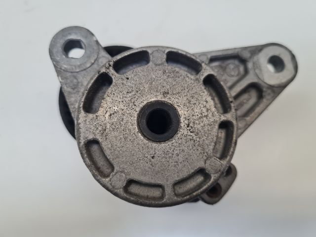 bontott VW GOLF VII Szíjfeszítő Görgő