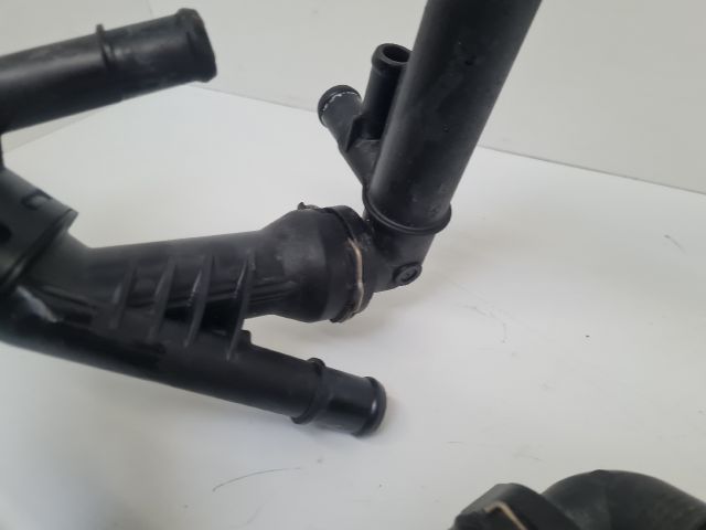 bontott VW GOLF VII Termosztátház Csővel