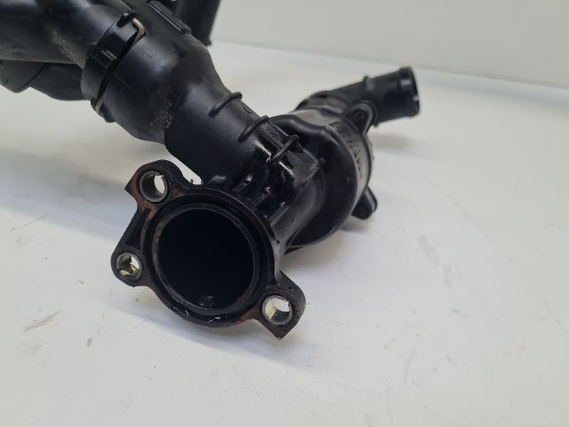 bontott VW GOLF VII Termosztátház Csővel