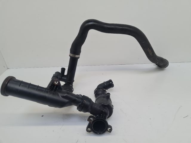 bontott VW GOLF VII Termosztátház Csővel