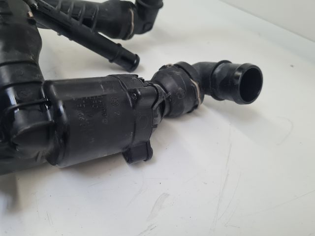 bontott VW GOLF VII Termosztátház Csővel