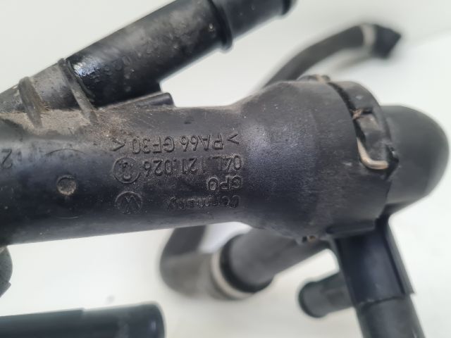 bontott VW GOLF VII Termosztátház Csővel