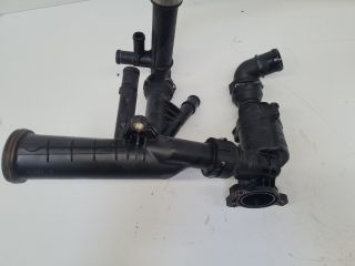 bontott VW GOLF VII Termosztátház Csővel