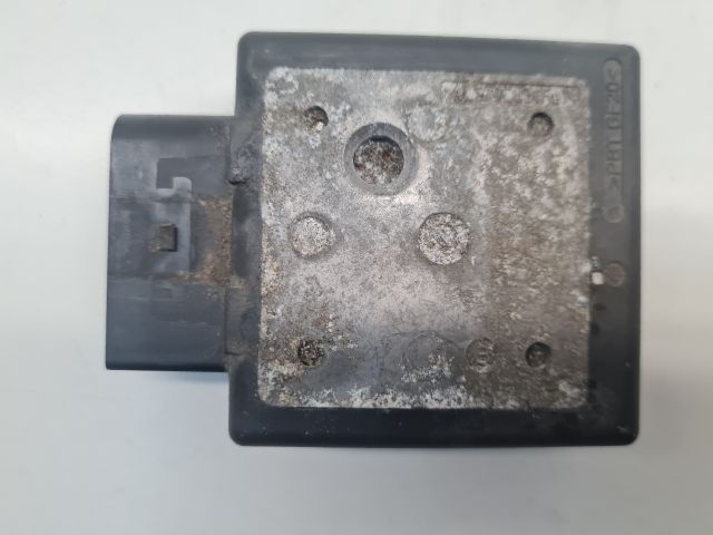 bontott VW GOLF VII Üzemanyag Szivattyú Relé