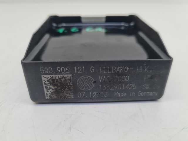 bontott VW GOLF VII Üzemanyag Szivattyú Relé