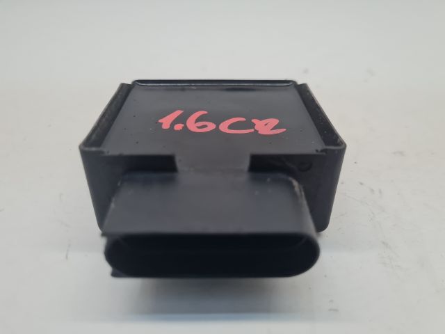 bontott VW GOLF VII Üzemanyag Szivattyú Relé