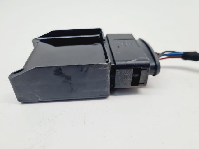 bontott VW GOLF VII Üzemanyag Szivattyú Relé