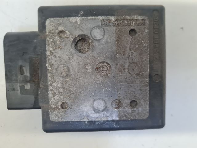 bontott VW GOLF VII Üzemanyag Szivattyú Relé