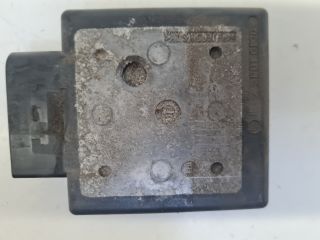 bontott VW GOLF VII Üzemanyag Szivattyú Relé