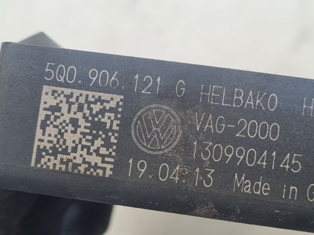 bontott VW GOLF VII Üzemanyag Szivattyú Relé