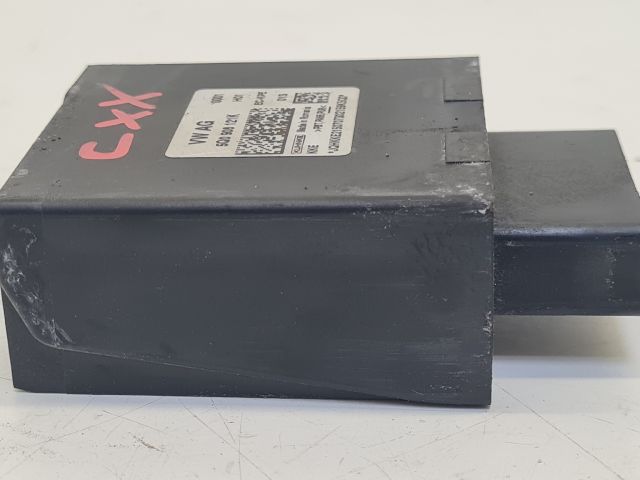 bontott VW GOLF VII Üzemanyag Szivattyú Relé