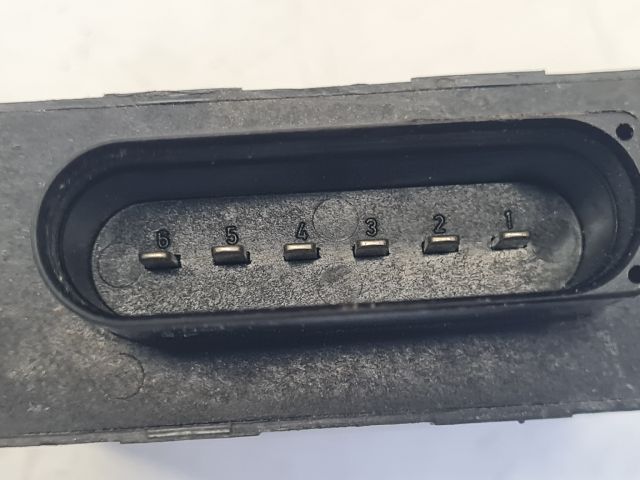 bontott VW GOLF VII Üzemanyag Szivattyú Relé