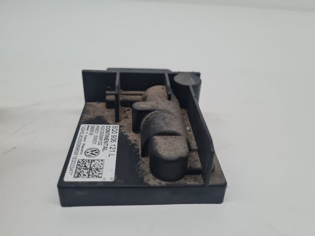 bontott VW GOLF VII Üzemanyag Szivattyú Relé