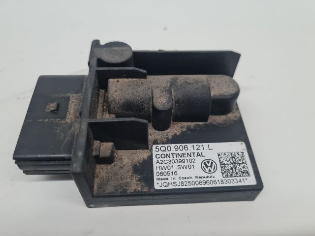 bontott VW GOLF VII Üzemanyag Szivattyú Relé