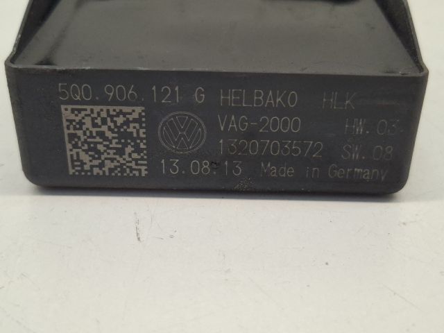 bontott VW GOLF VII Üzemanyag Szivattyú Relé