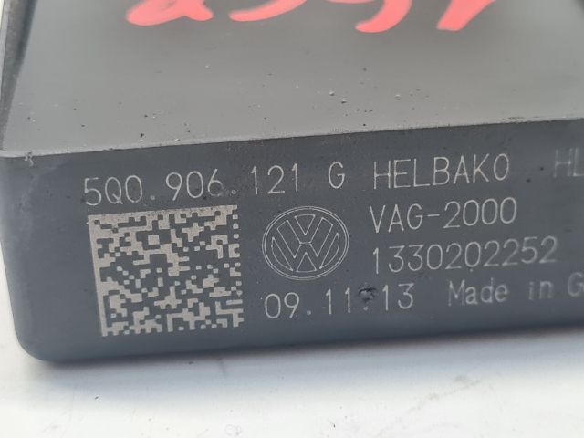 bontott VW GOLF VII Üzemanyag Szivattyú Relé