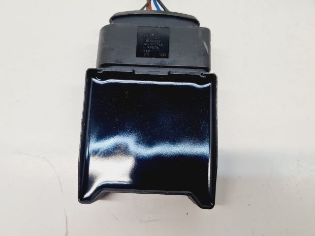 bontott VW GOLF VII Üzemanyag Szivattyú Relé