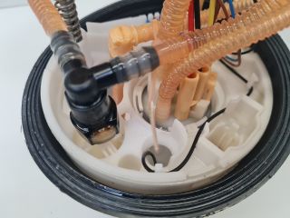 bontott VW GOLF VII Üzemanyag Szivattyú