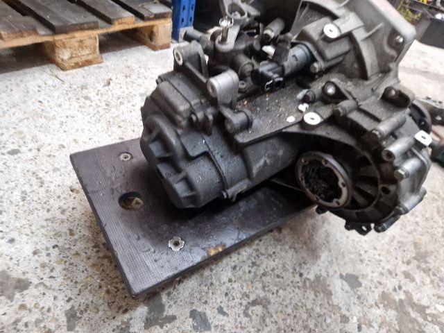 bontott VW GOLF VII Váltó (Mechanikus)