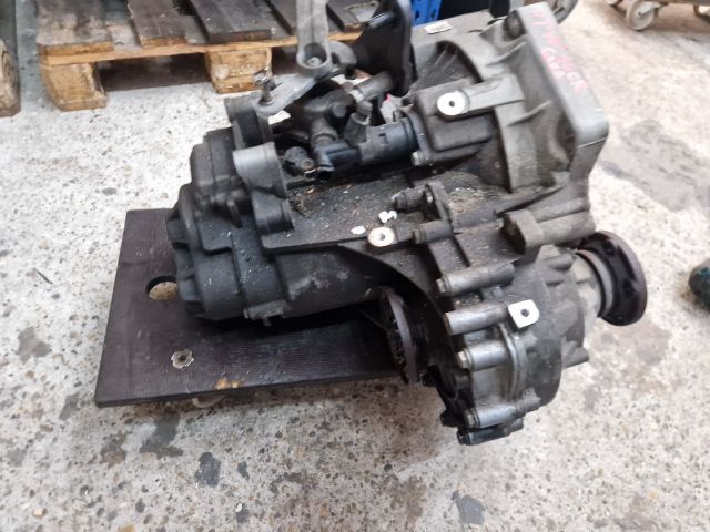 bontott VW GOLF VII Váltó (Mechanikus)